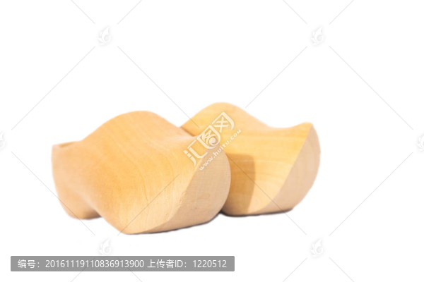 白色木鞋