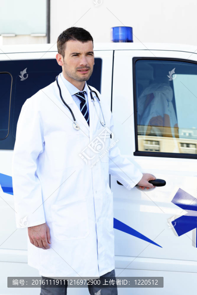 醫(yī)生和救護(hù)車(chē)-匯圖網(wǎng) www.fosd68.com 醫(yī)生和救護(hù)車(chē)