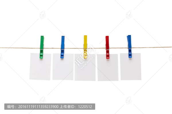 晾衣繩上的衣夾和便條紙