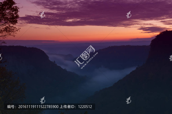 霧蒙蒙的日出萊奇沃思