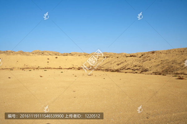 沙漠中的Hills。