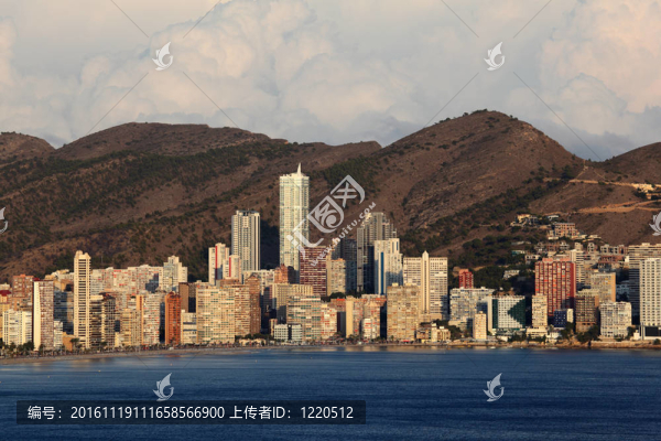 地中海城市貝尼西班牙天際線；