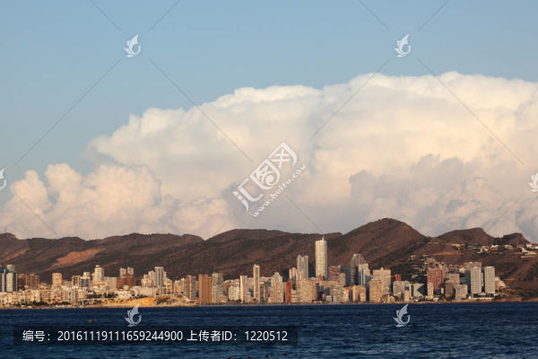地中海城市貝尼西班牙天際線；