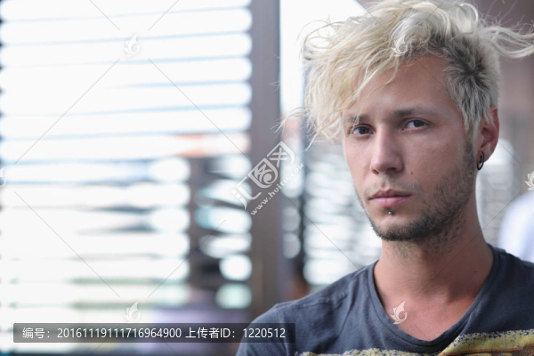 一個(gè)英俊的男人的肖像