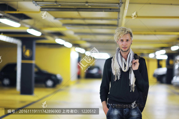 一個英俊的男人的肖像