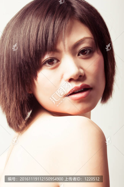 高調(diào)的棕褐色的美