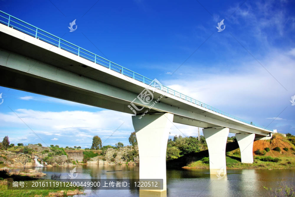 阿爾克瓦湖橋。