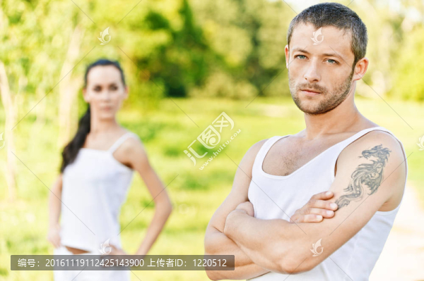 美麗的男人和她的女朋友