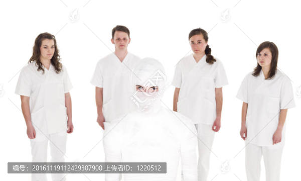 在healtcare人員面前的病人