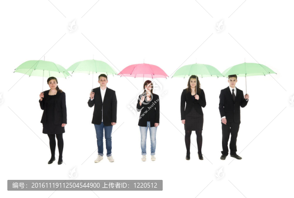 一群帶雨傘的人