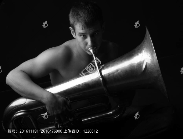 人和木管樂器。