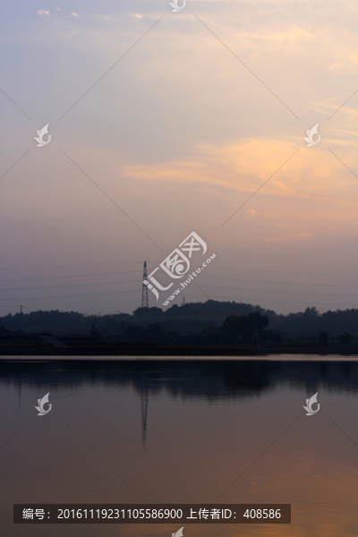 夕陽下的魚塘