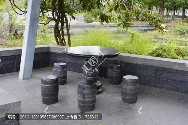 石凳