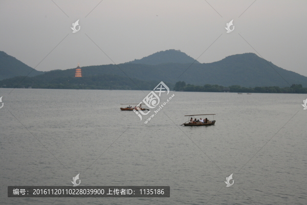 西湖上的游船