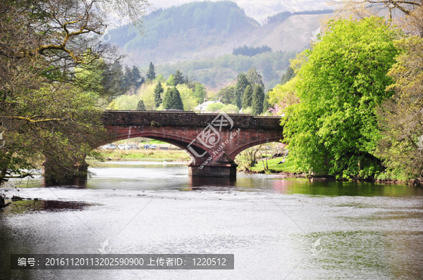 河上的橋