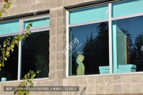 建筑物一側(cè)