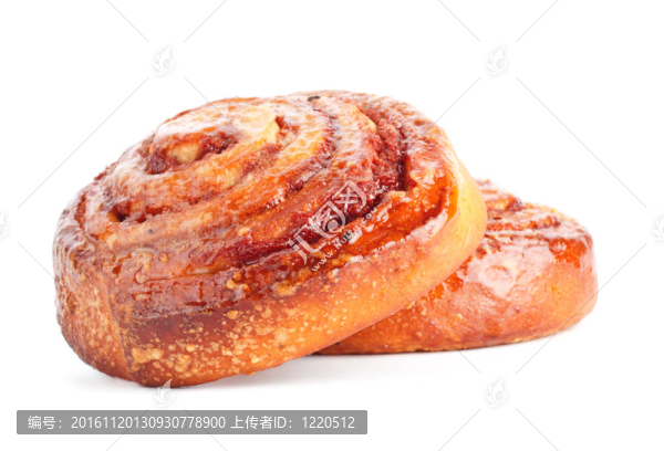兩個(gè)帶肉桂的甜面包