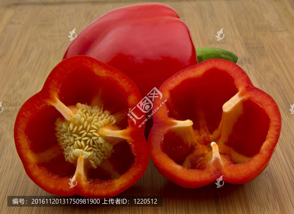 天然竹上的鐘椒