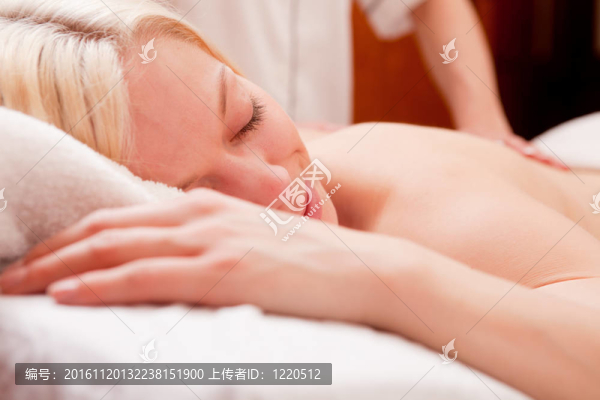 SPA背部按摩