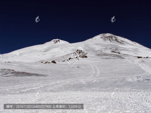 兩個山頂（Elbrus）