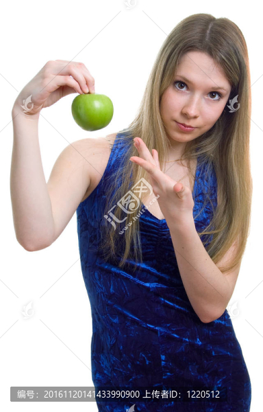 女孩穿著藍(lán)色的裙子和一個綠色的蘋果