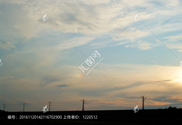 在藍(lán)天上的日落