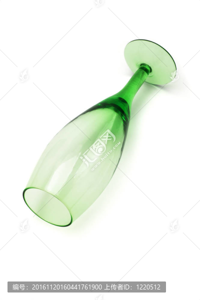 綠色的酒杯空了