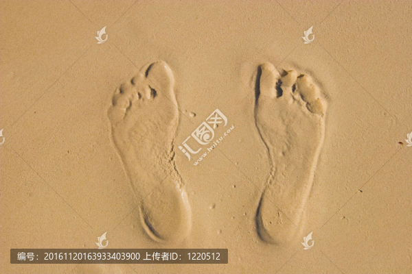 在沙灘上的腳步