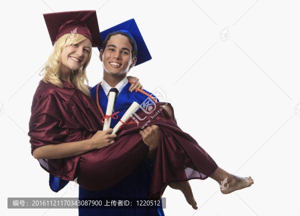亞洲男人和金發(fā)女畢業(yè)生
