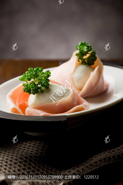 用火腿Mozzarella