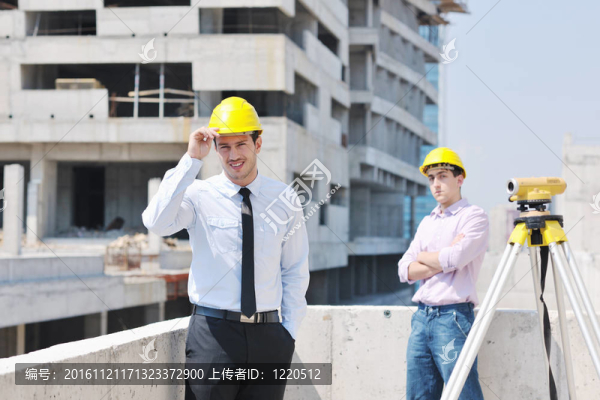 建筑工地上的建筑師團(tuán)隊(duì)