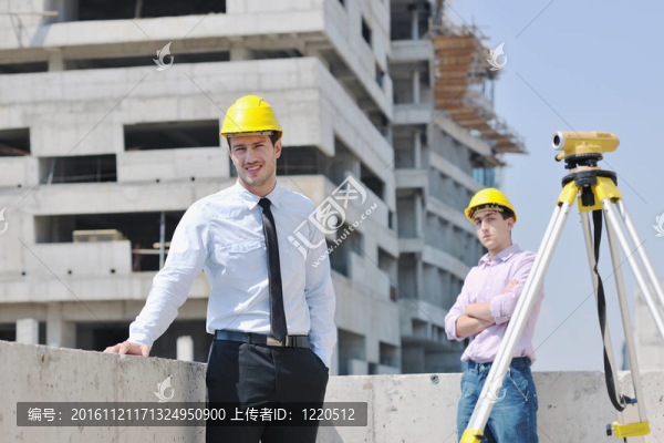 建筑工地上的建筑師團(tuán)隊