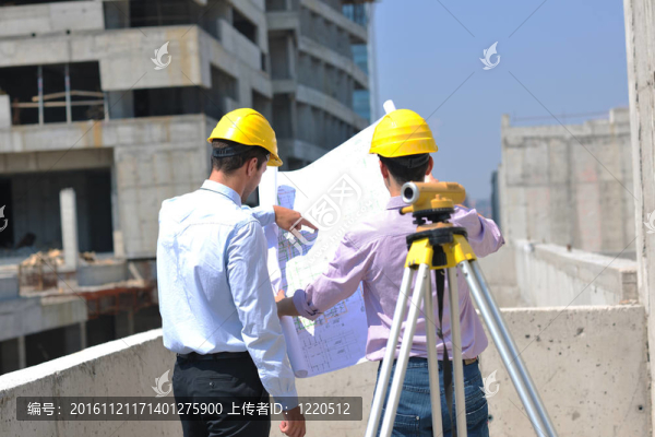 建筑工地上的建筑師團(tuán)隊(duì)