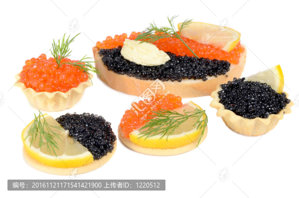 有黑色和紅魚子醬三明治