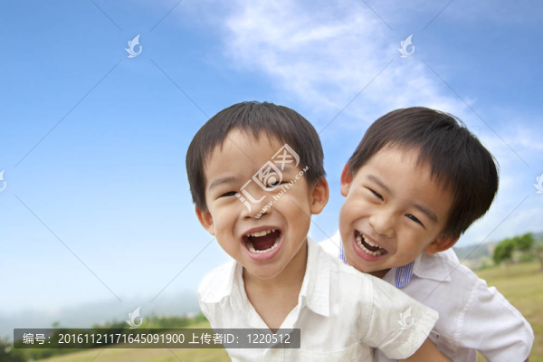 快樂小男孩的畫像