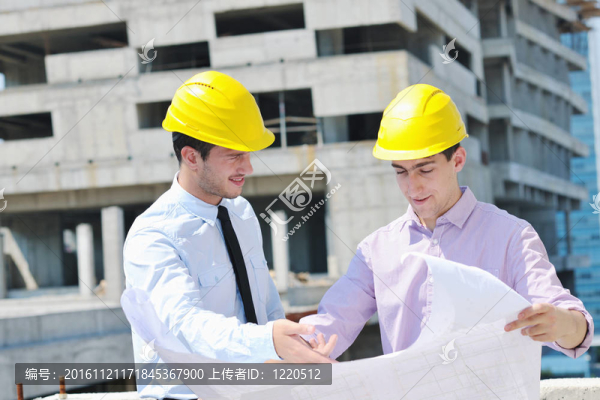建筑工地上的建筑師團(tuán)隊