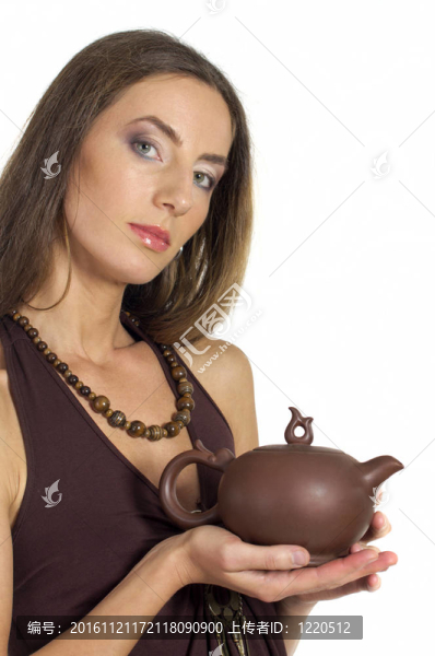 美麗的女人與鍋在手