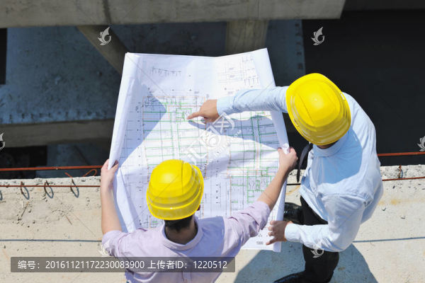 建筑工地上的建筑師團(tuán)隊