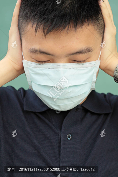 看不見，什么也聽不見。