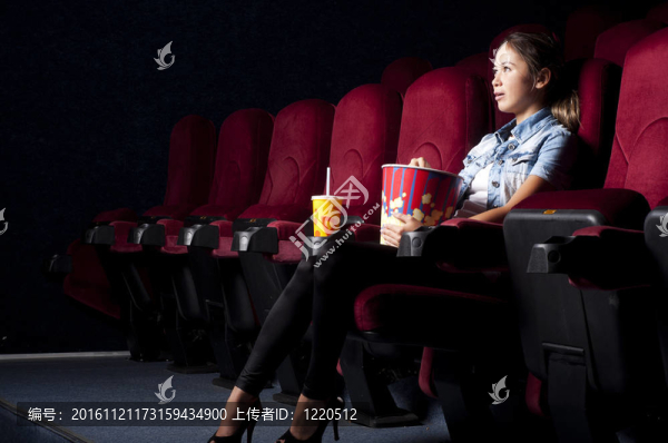 電影院里的女人