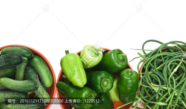 青椒；黃瓜和大蒜在碗里