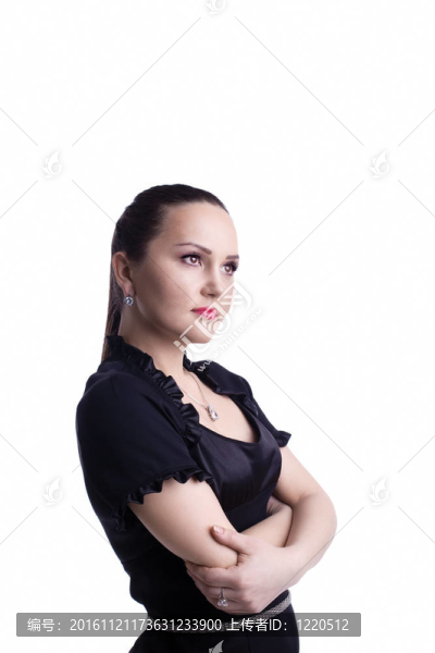 穿黑色西裝的休閑女人向前看