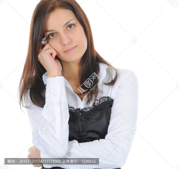 漂亮的女人手里拿著電話。