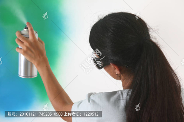 女人畫墻