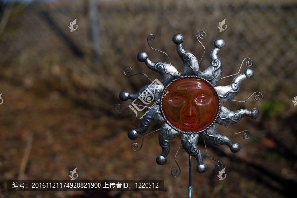 異教太陽臉的護(hù)身符