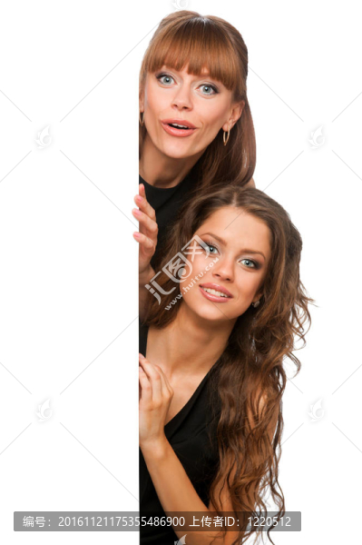兩個女人手里拿著干凈的海報