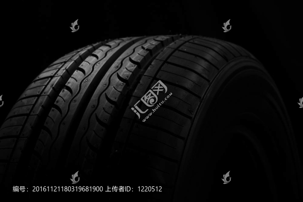 黑色背景車輪胎