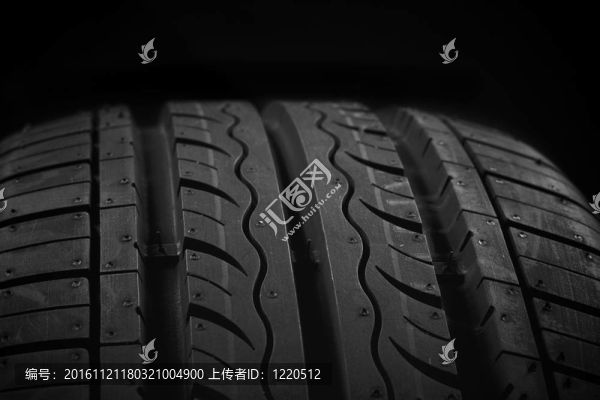 黑色背景車輪胎