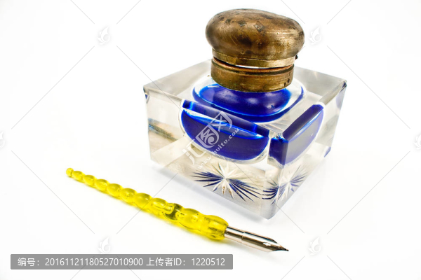 老筆和墨水瓶