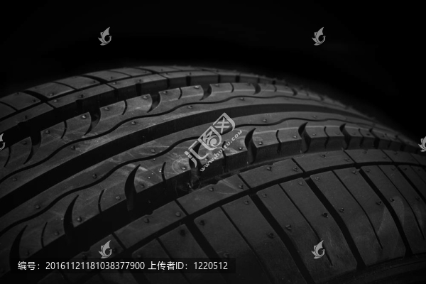 黑色背景車輪胎